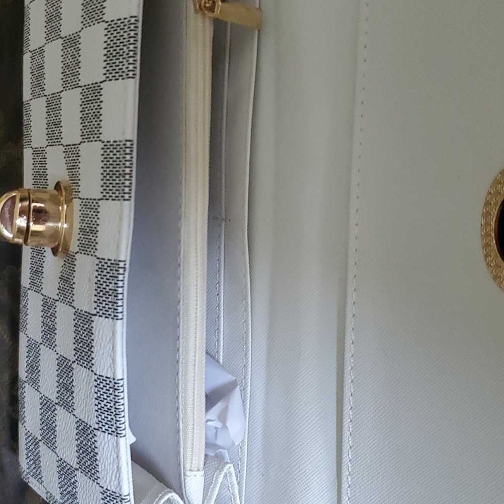 - Bloomingdale's HP own white black checker wallet gorgeous gold accents 5 st⦠- Picture 3 of 6